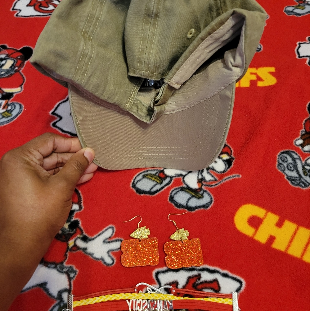 Taylor Swift x KC Chiefs Accessory Bundle - Picture 7 of 7
